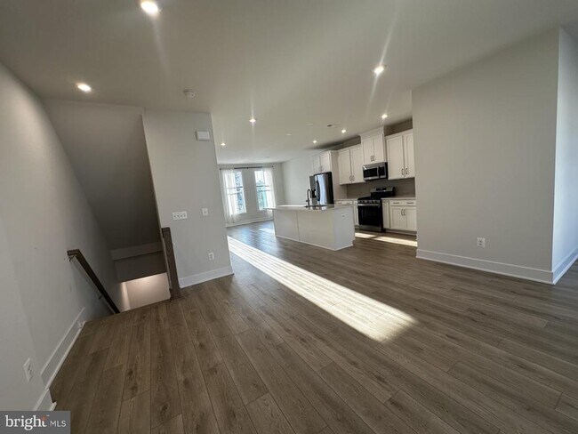 Building Photo - 112 Galaxy Pl