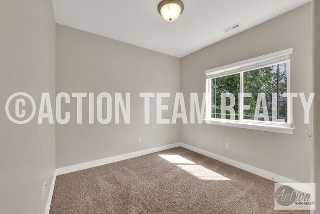 Building Photo - Condo in Saratoga Springs Available July 20th