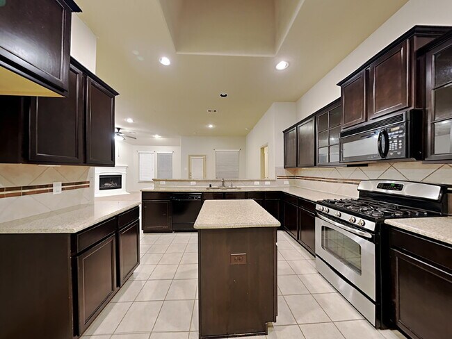 Building Photo - Charming Move-In Ready Ranch in Deer Run E...