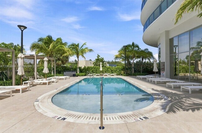Building Photo - 2411 Laguna Cir