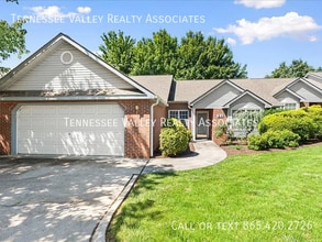 Building Photo - 805 Cedar Ln
