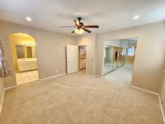 Building Photo - Charming 4 Bed 3 Bath Townhome near Santana Row Available Now!!