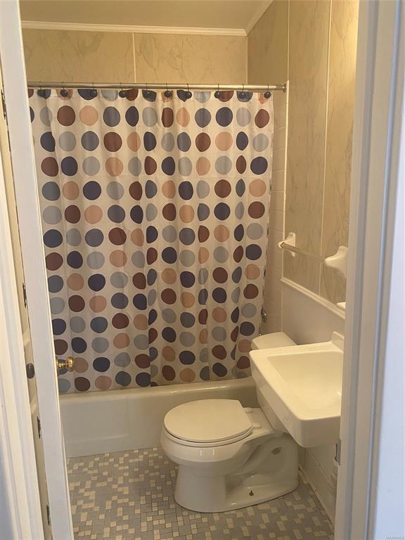 Building Photo - 2052 Midway St