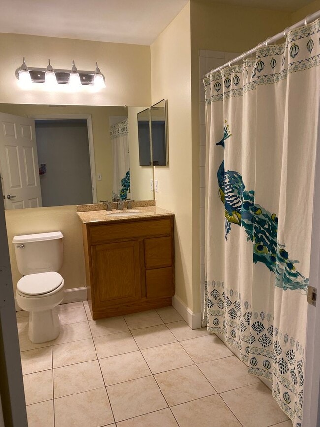 Building Photo - RESORT STYLE, GATED 1ST FLOOR CONDO LOCATE...