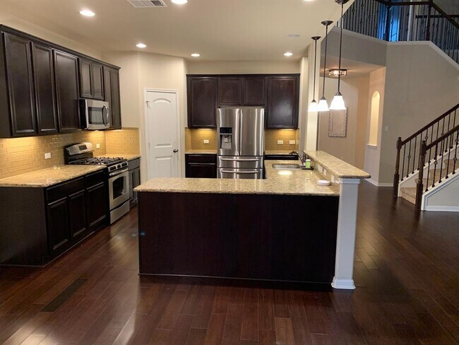 Building Photo - 700 Royal Burgess Dr