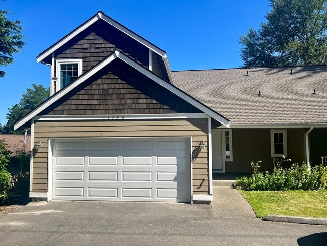 Building Photo - Kent Duplex