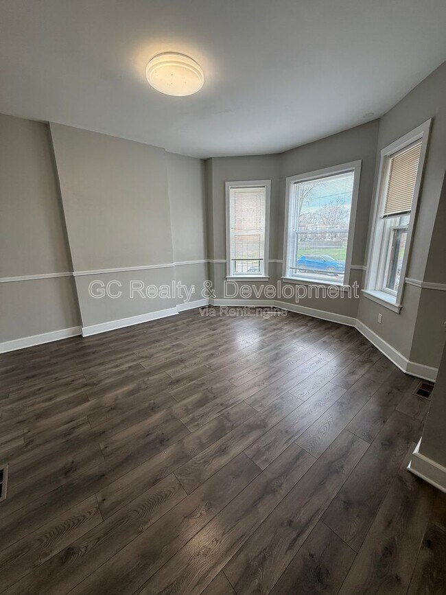 Building Photo - 6401 S Eberhart Ave