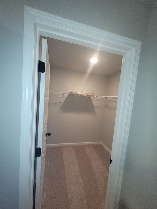 Building Photo - 4 bedroom 2.5 bath