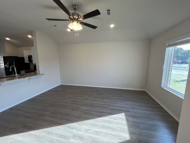 Building Photo - 2598 E Meramec St