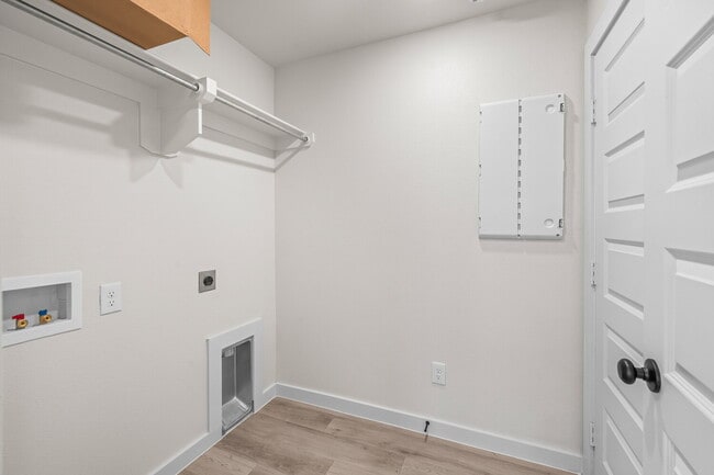 Building Photo - Charming Cottage in Frenship ISD!