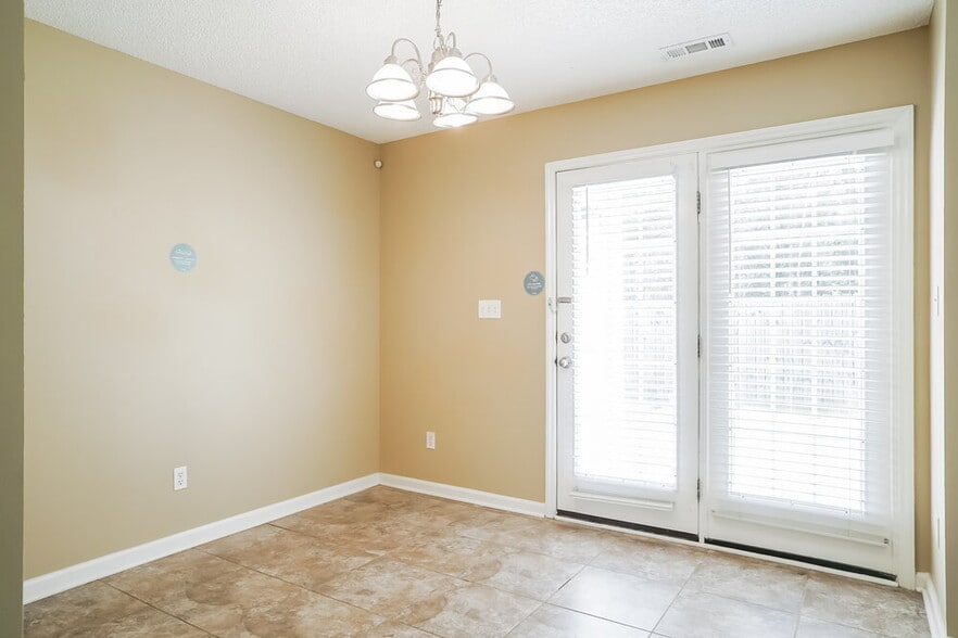 Building Photo - 2517 Dandridge Dr