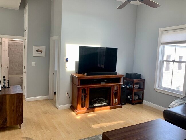 Building Photo - 371 Cardinal Medeiros Ave