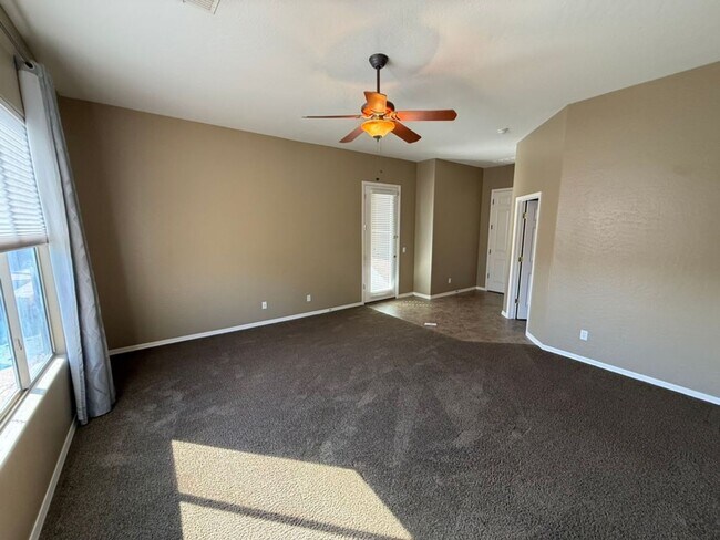 Building Photo - Beautiful 6 Bedroom - 4 Bath w/Private Poo...