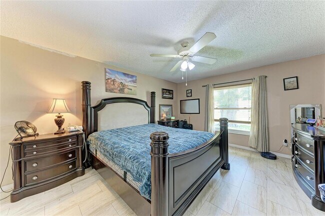 Building Photo - 1520 Sunnyhills Dr