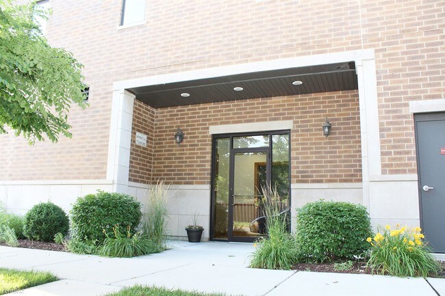 Building Photo - 4732 N Austin Ave