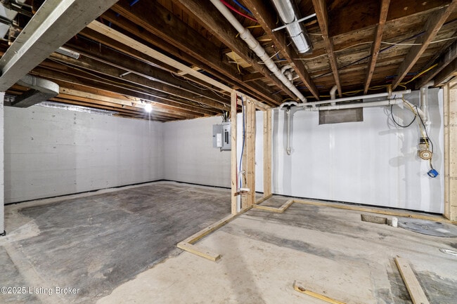 Building Photo - 8002 Watterson Trail