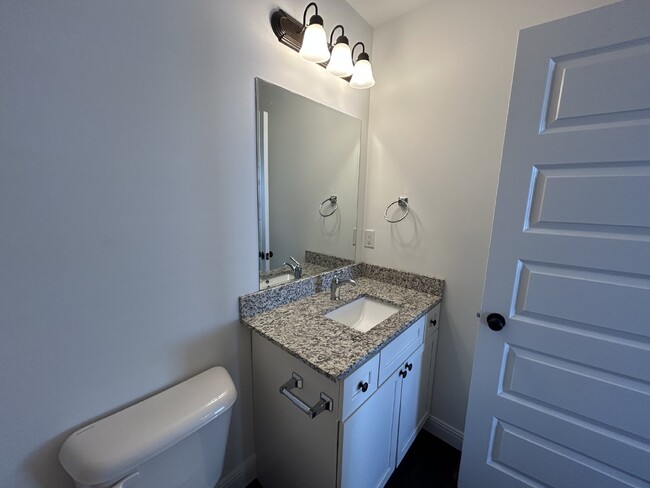 Building Photo - 2BD 2.5BA TOWNHOME FOR RENT NOW