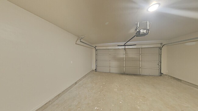 Building Photo - 2 Bedrooms, 2 Bathroom 2 Car Garage Close ...