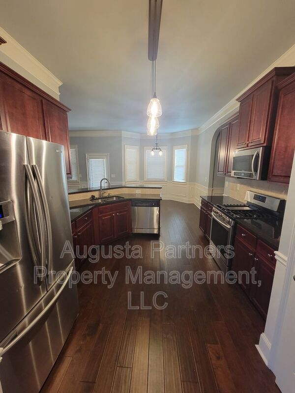 Building Photo - 325 Bellhaven Dr