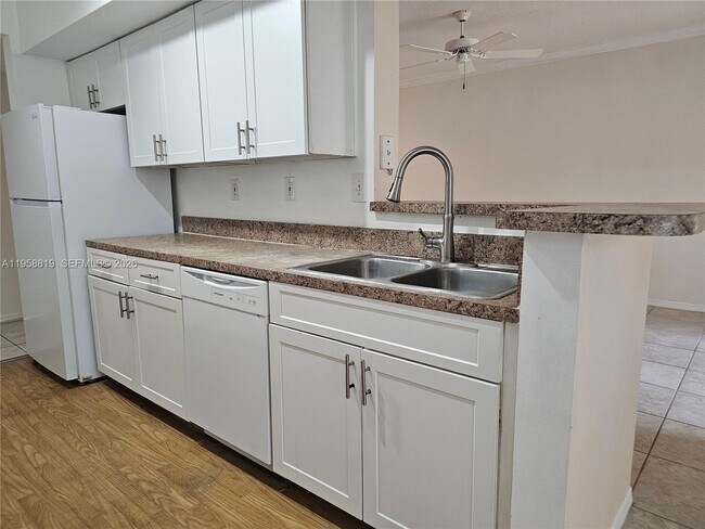 Building Photo - 151 SW 117th Ave