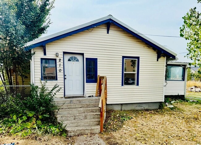 Primary Photo - 210 18th St