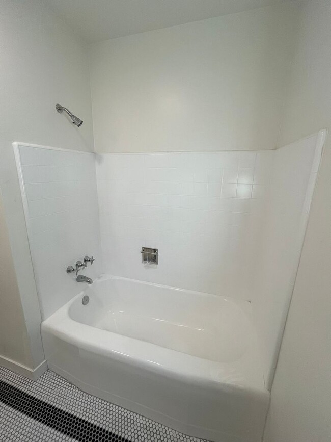 Building Photo - RARELY AVAILABLE! STUNNING 3BD/2BA ON CORO...