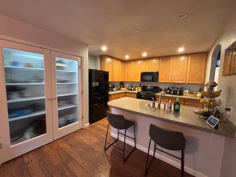 Building Photo - 5681 Manx Rd