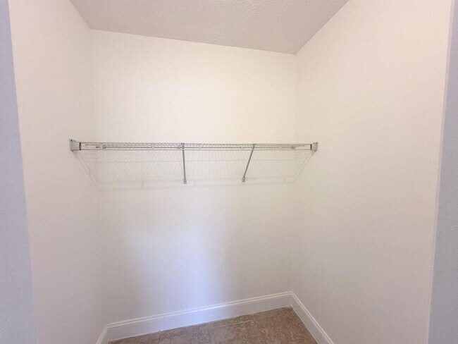 Building Photo - 906 Foresteria Dr