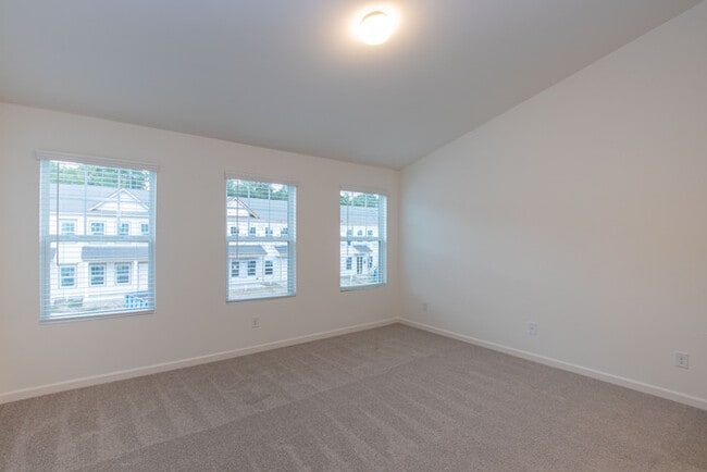 Building Photo - BEAUTIFUL 2 Bedroom Townhome in Midland - January Move In Special 1 Month Free