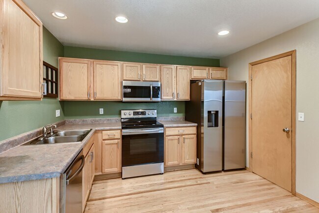 Building Photo - 3 Bedroom 3 Bathroom in Northglenn!