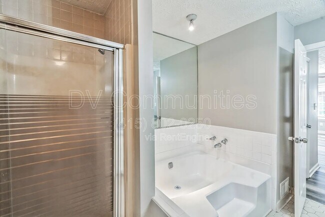 Building Photo - 2557 Ashley Cir