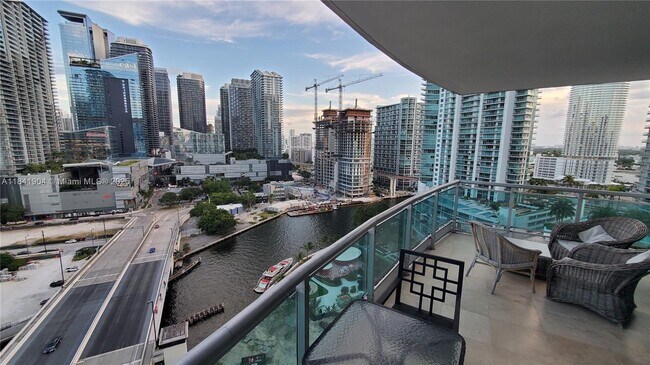 Building Photo - 350 S Miami Ave