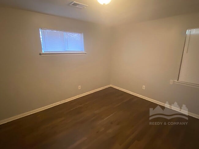 Building Photo - 996 S Highland St