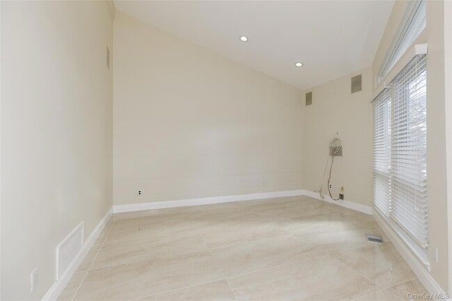 Building Photo - 1 Tiffany Cir