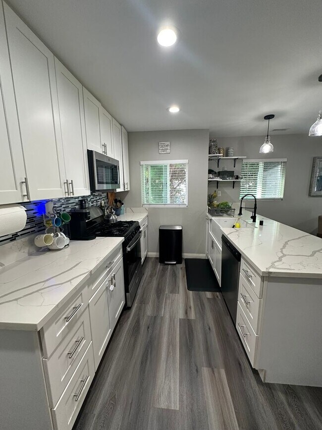 Building Photo - Inviting 3-Bedroom | 2-Bathroom Home in National City
