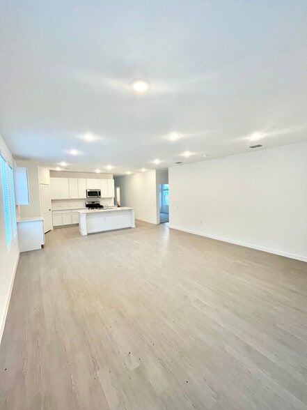 Building Photo - 1414 Caceres Spur