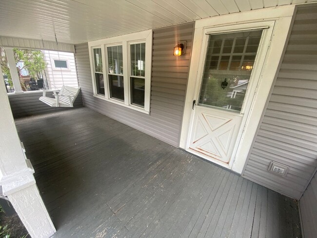 Building Photo - 4 Bedroom- Grandview