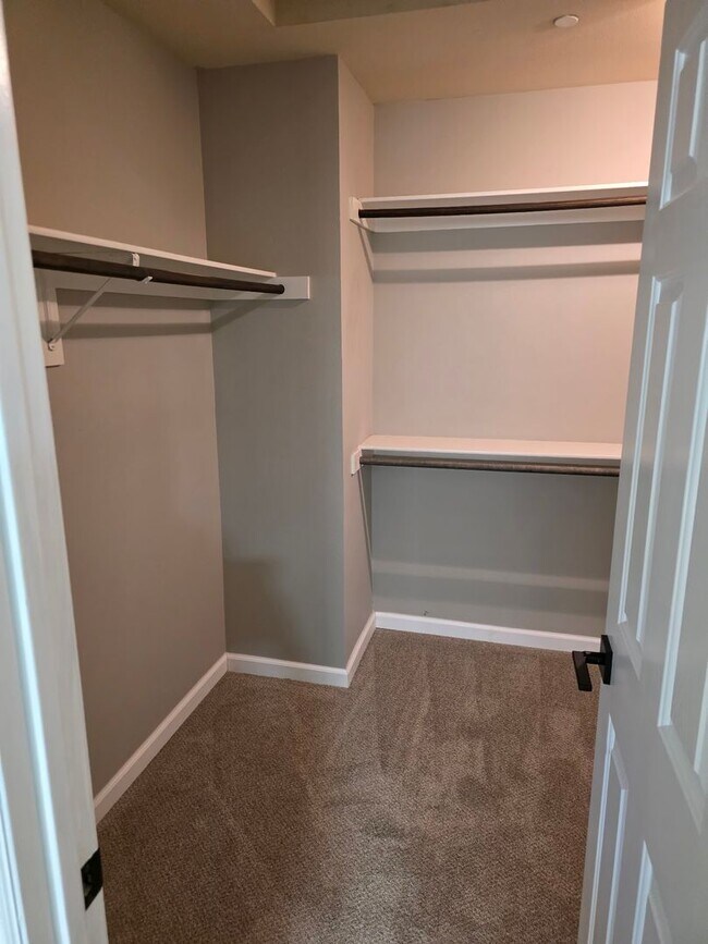Building Photo - Beautiful Single Level 4 Bedroom located in Canyon Hills