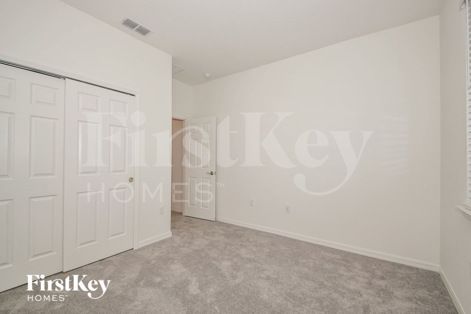 Building Photo - 320 Corbel Ln