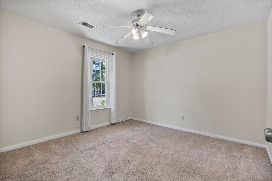 Building Photo - 241 Friarsgate Blvd