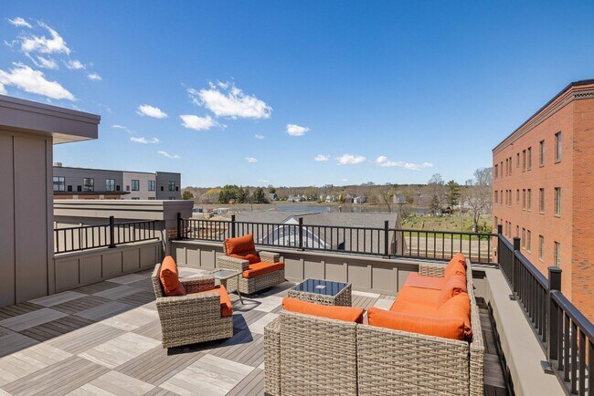 Building Photo - 238 Deer St