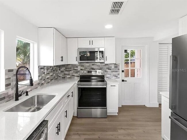 Building Photo - 4251 Tangerine Ave