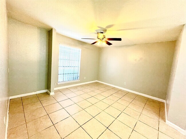Building Photo - 9090 S Braeswood Blvd