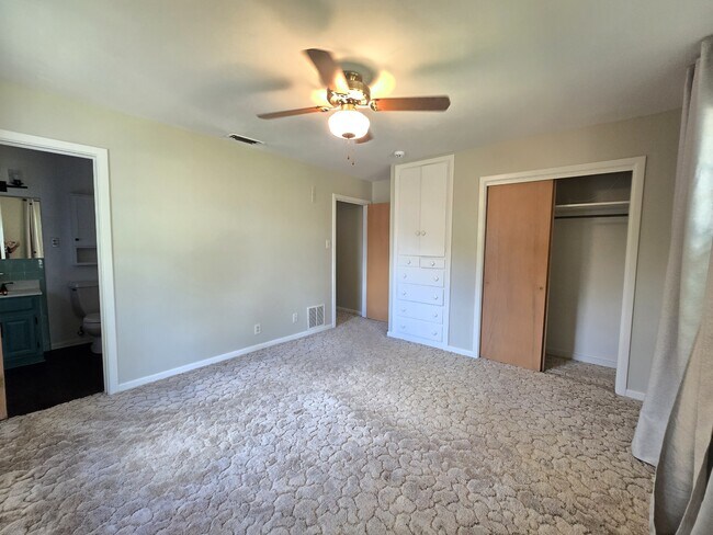 Building Photo - 516 Lehigh Pl