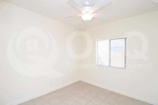 Building Photo - 744 E Diamond Dr