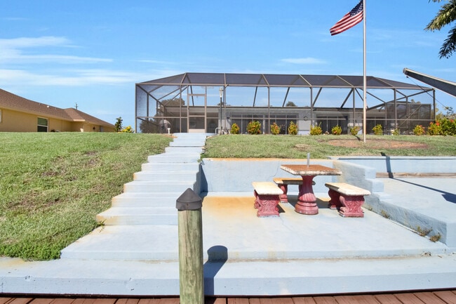 Building Photo - 4274 Gillot Blvd