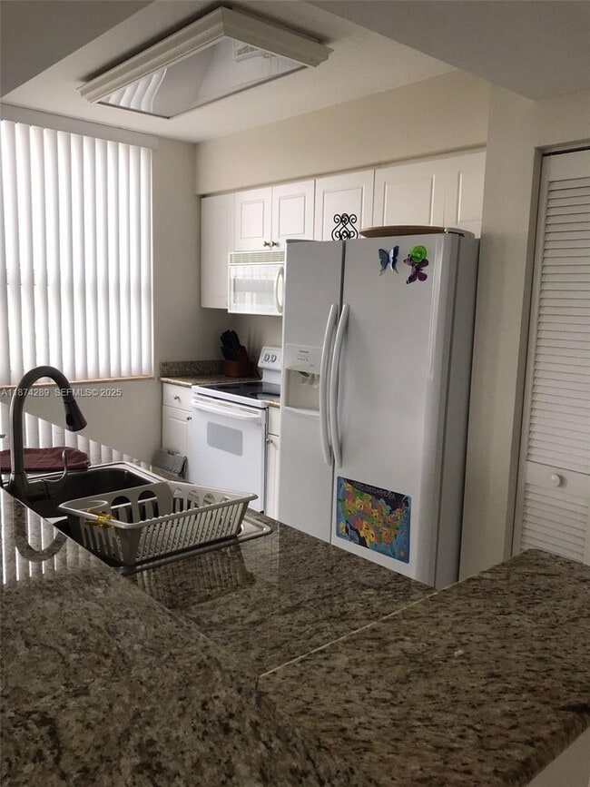 Building Photo - 19501 W Country Club Dr