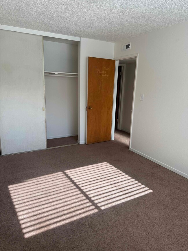 Building Photo - 2333 Franklin Ave