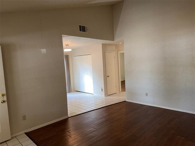 Building Photo - 7708 Brodie Ln