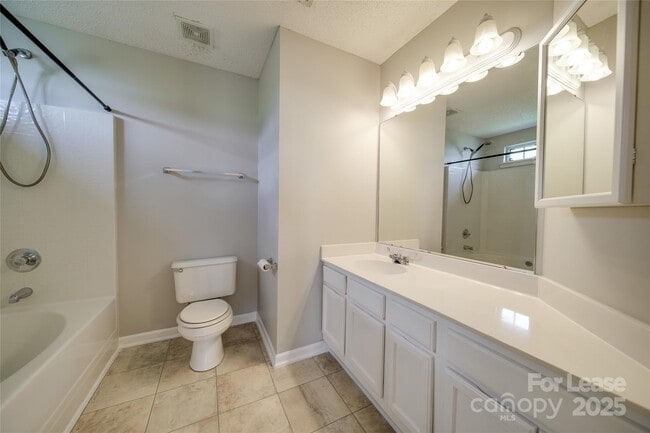 Building Photo - 120 Lantana Dr
